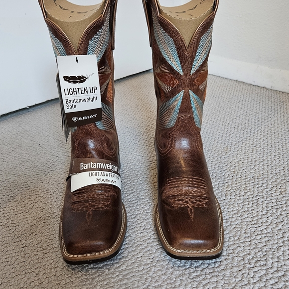 Brown and Blue Western Boots - Picture 2 of 5